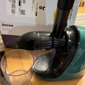 Teal Slow Juicer - Compact Home Kitchen Juicer